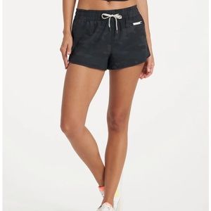 VUORI Women’s Camo Clementine Shorts Size L